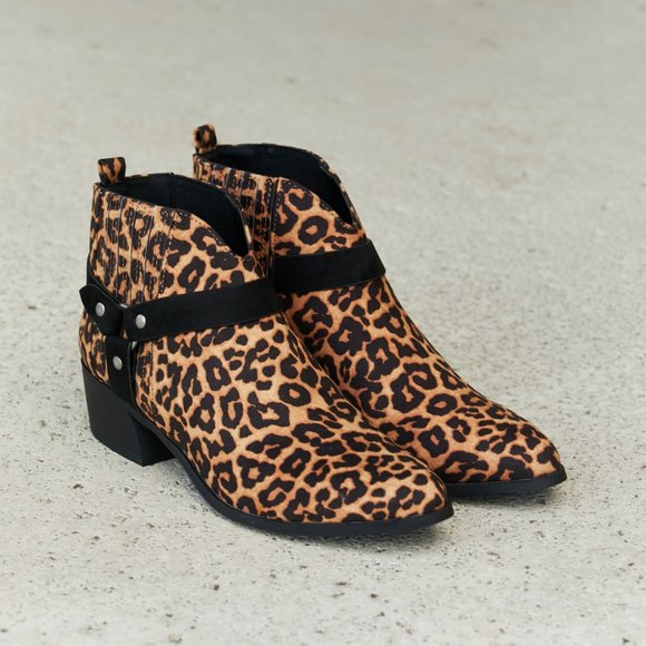 Qupid Animal Lover Leopard Point Toe Bootie - Picture 4 of 6